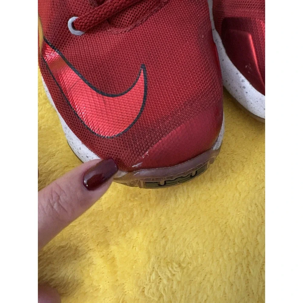 Nike LeBron Shoes Big Boys Red High Basketball Shoes On Court 808709-610 Size 5Y